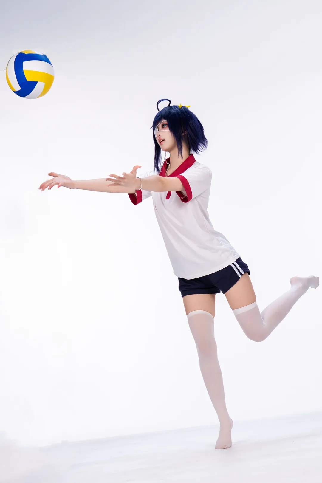 【小鸟游六花cos】中二病也要谈恋爱的运动系白棚拍摄 - 第 1 张