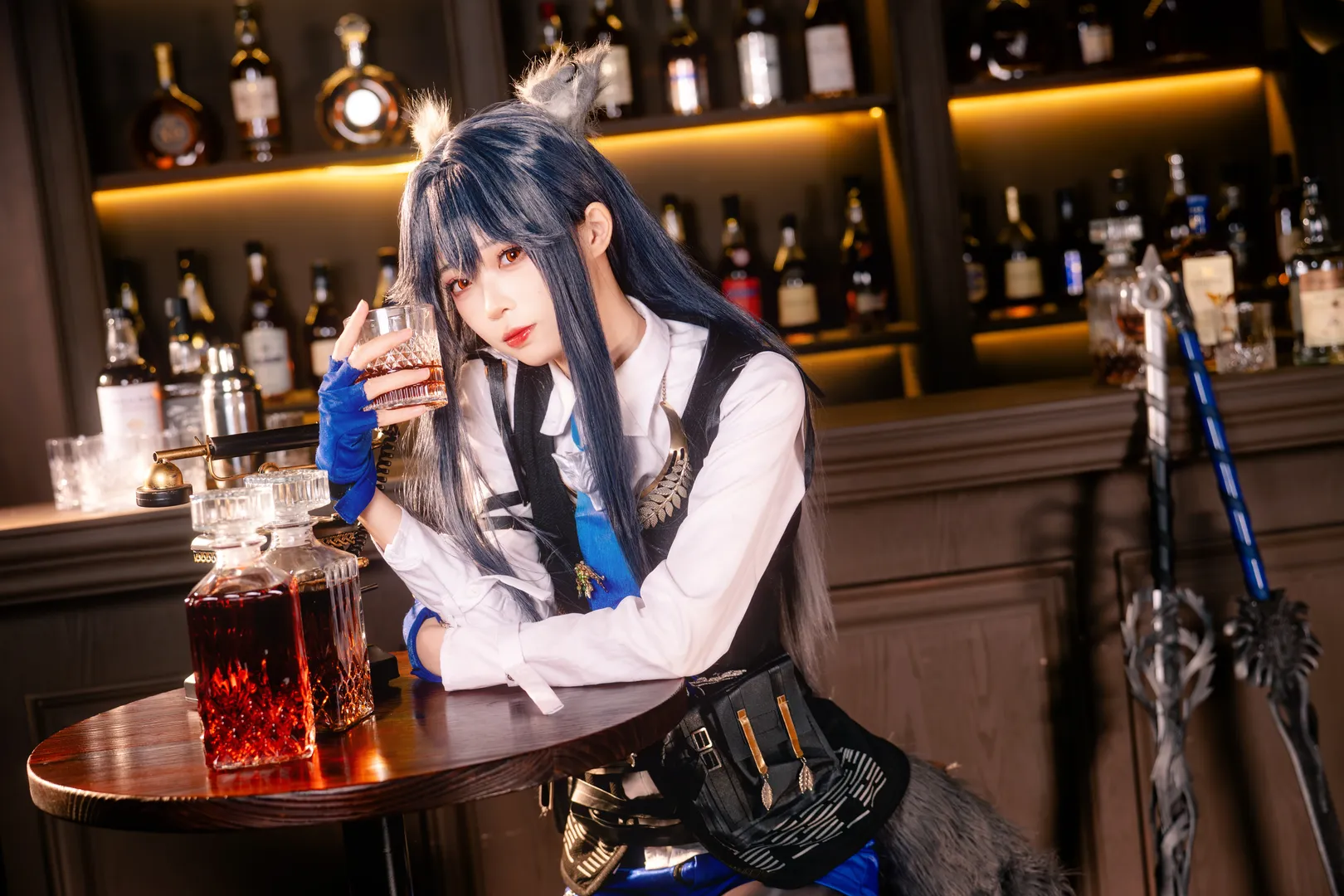 【緘默德克薩斯cos】明日方舟的酒吧暗夜，沉浸式還原企鵝物流 - 第 2 張