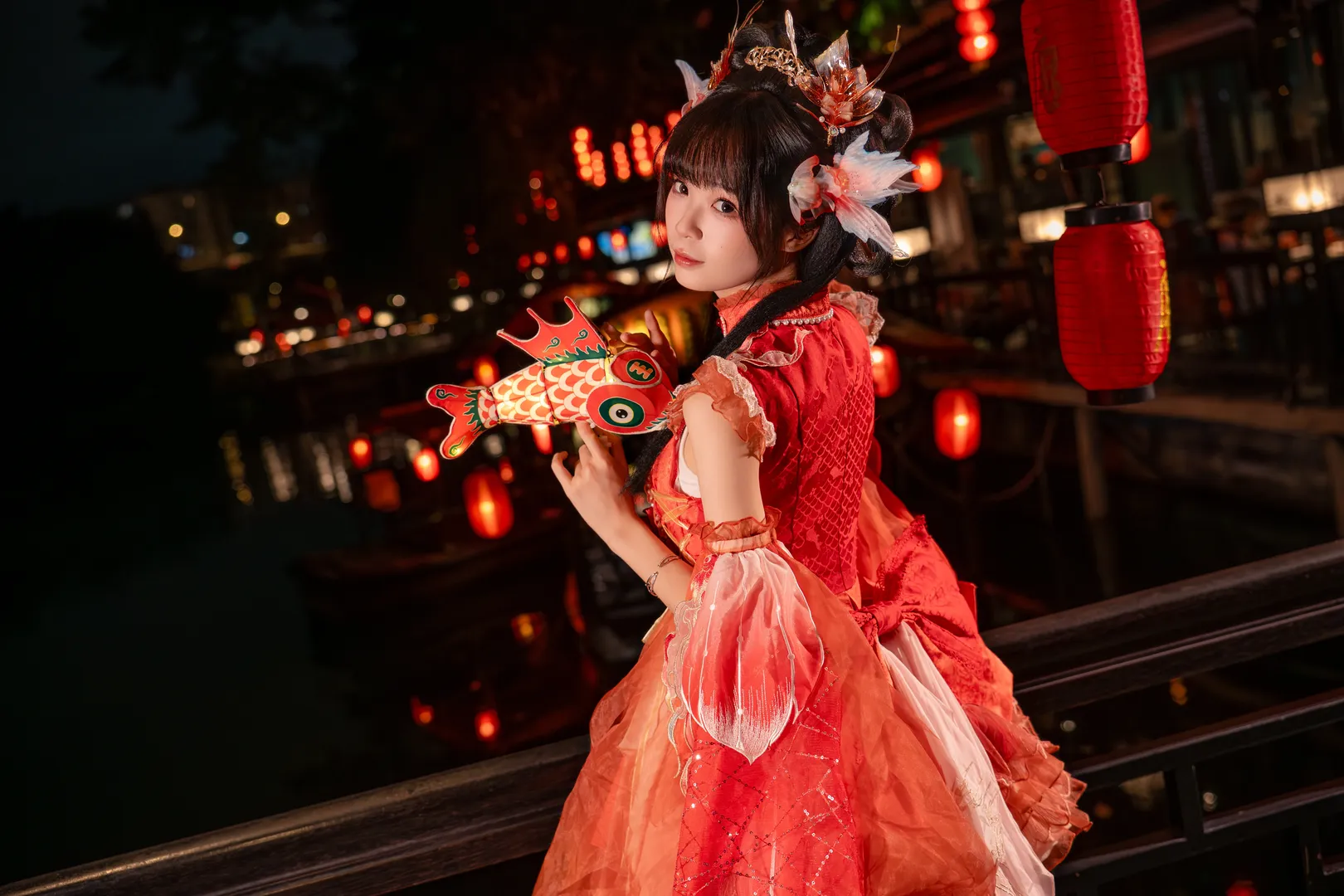 红衣鱼灯夜游连廊，这套国风轻纱太绝了 - 第 3 张