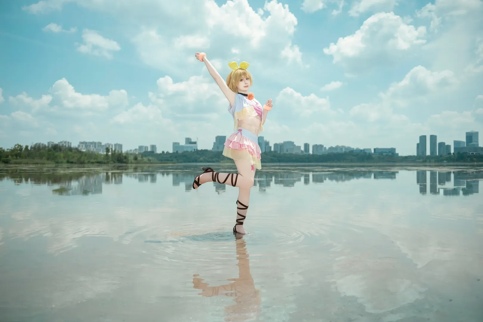 【小泉花陽 コスプレ】ラブライブ!夏色の笑顔、水上の元気少女・花陽のサマーフィルム - 6 枚目