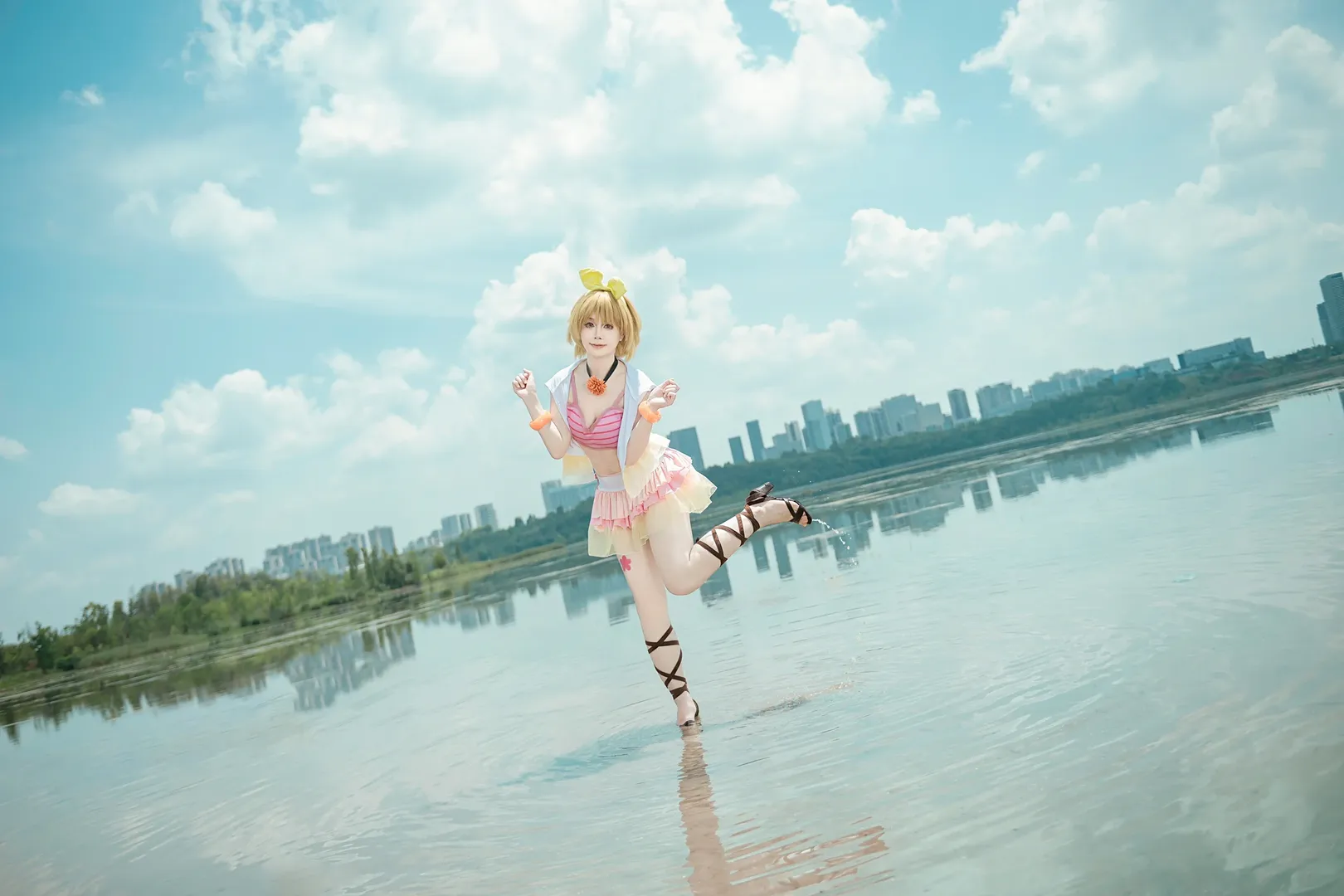 【小泉花陽 コスプレ】ラブライブ!夏色の笑顔、水上の元気少女・花陽のサマーフィルム - 7 枚目