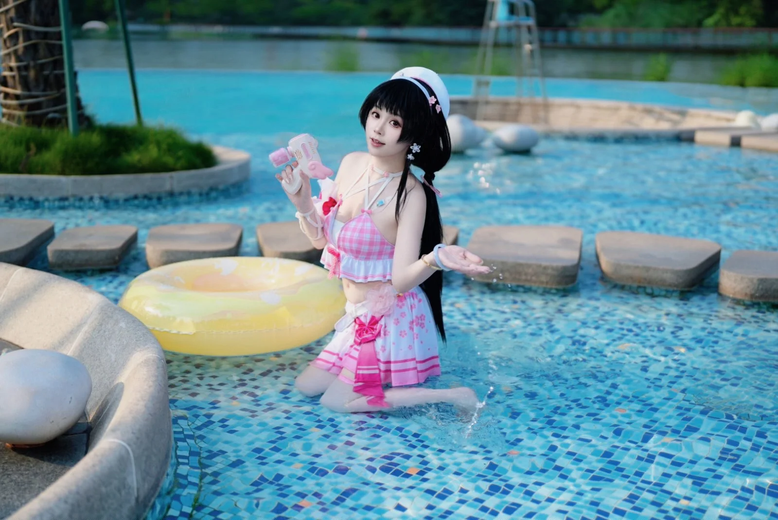 【千咲蜜桃冰cos】鸣潮泳池边的夏日水枪战，与肥嘟嘟的肚子和解 - 第 4 张