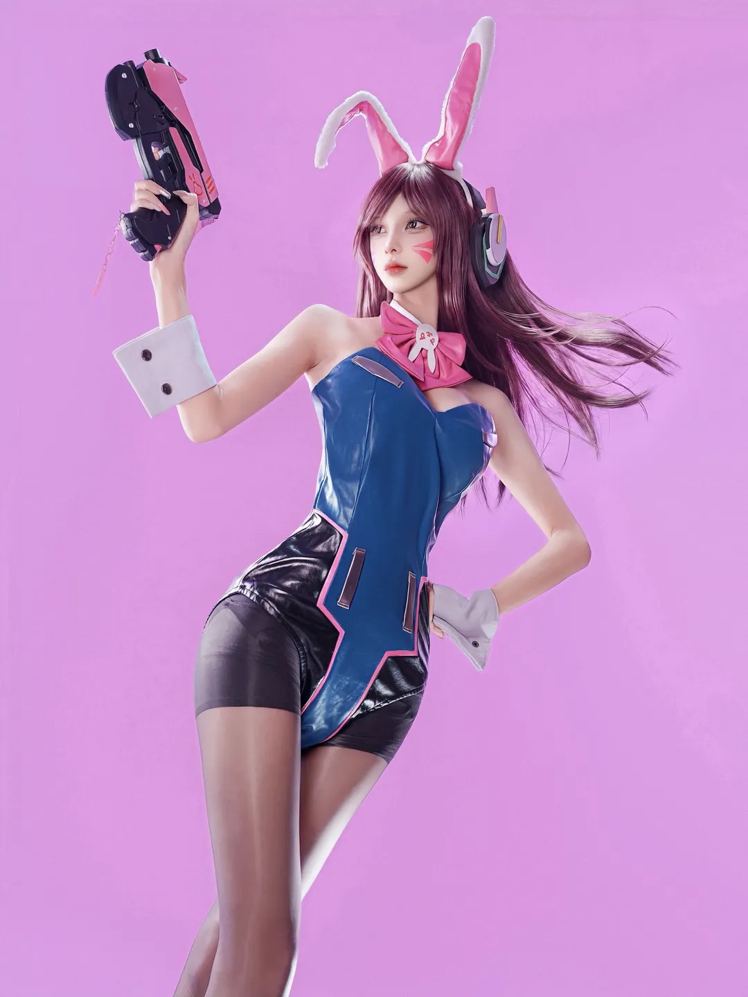 【宋哈娜cos】守望先锋Dva兔女郎战斗服，粉紫色调的赛博电竞少女 - 第 3 张