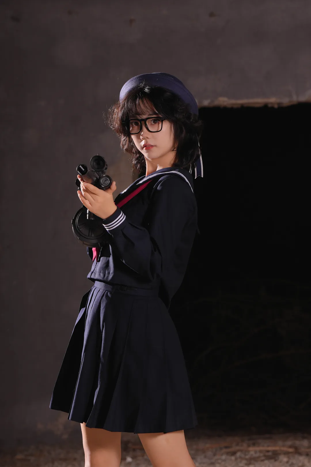 废墟里的武装JK，水手服与枪械的反差感拉满 - 第 4 张