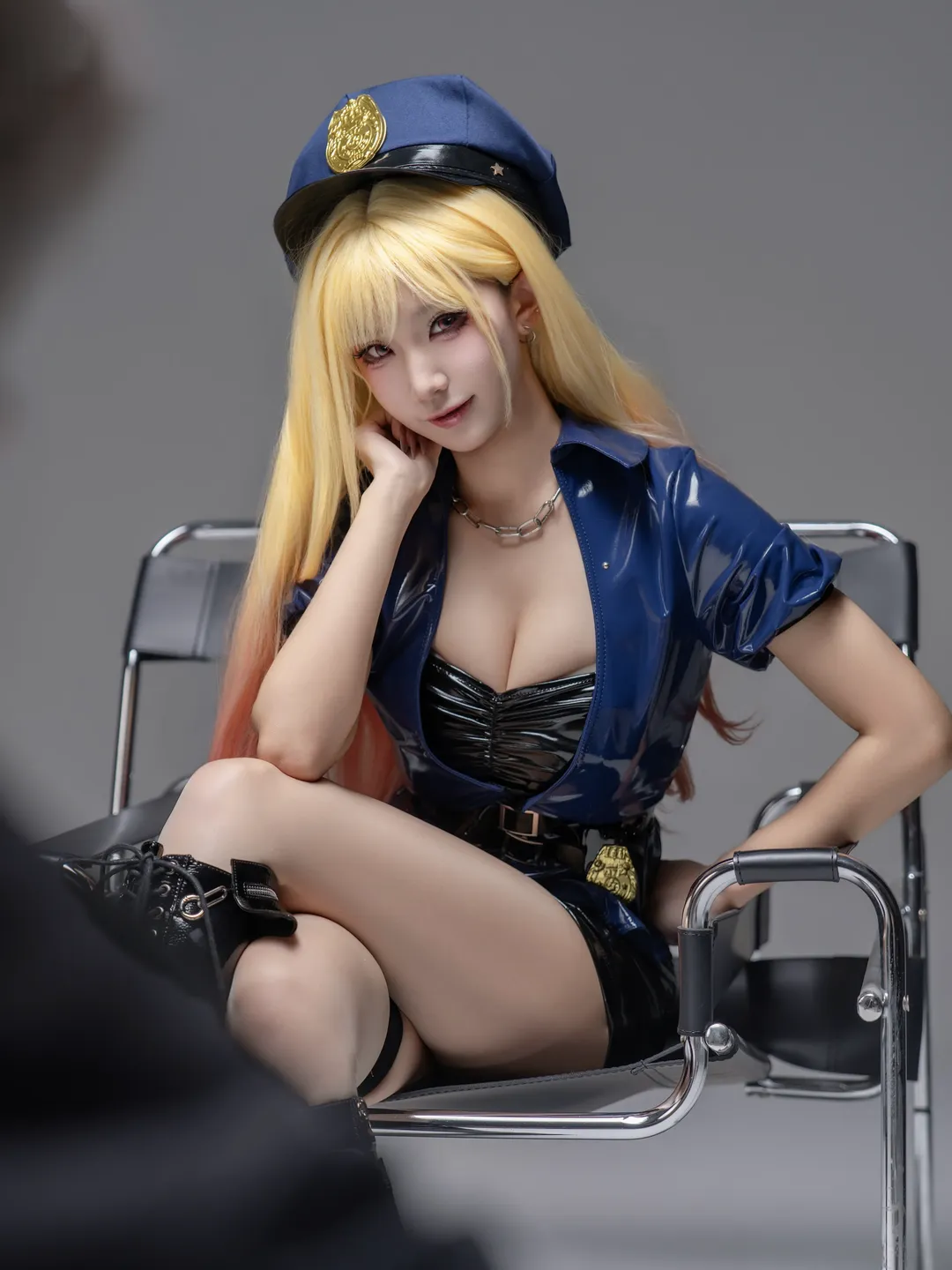 【喜多川海夢cos】更衣人偶墜入愛河的女警制服挑戰 - 第 1 張