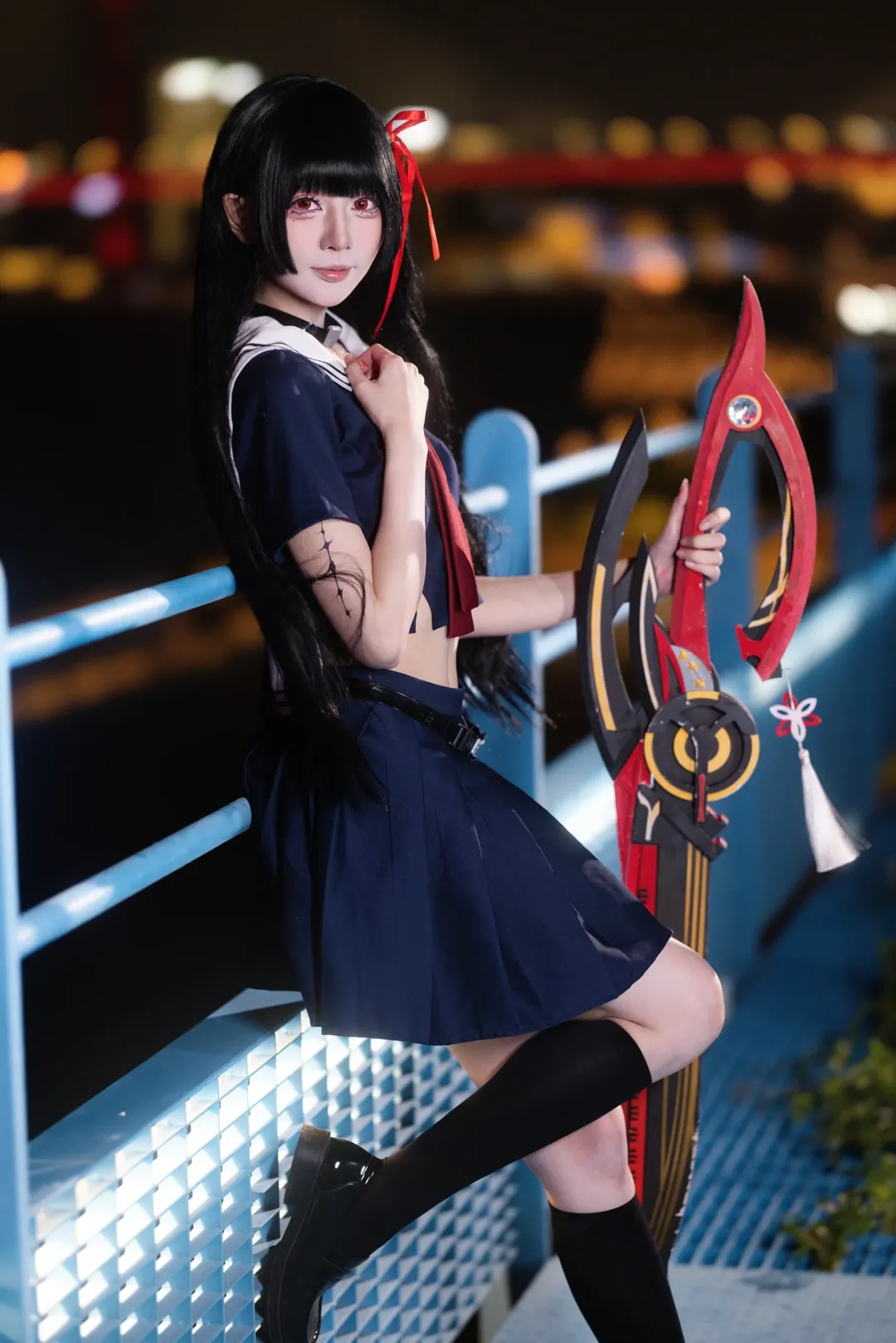 【千咲cos】鳴潮千咲正片，這套jk水手服配巨型武器太颯了 - 第 2 張