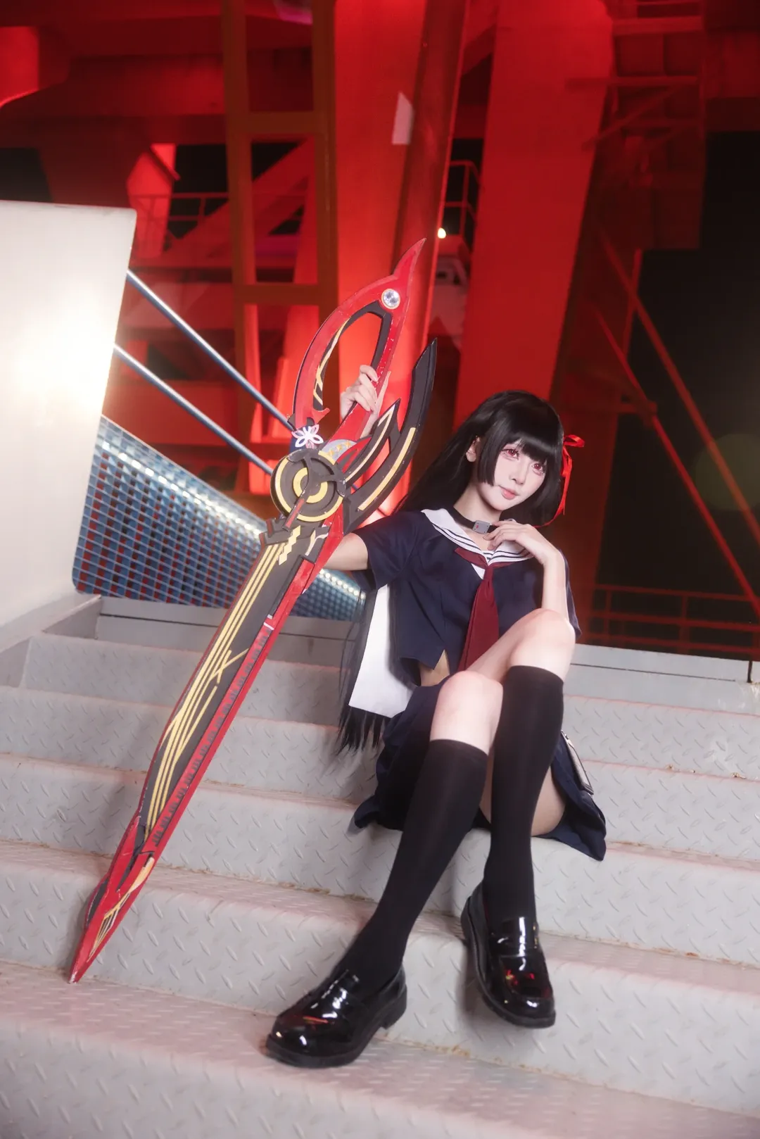 【千咲cos】鳴潮千咲正片，這套jk水手服配巨型武器太颯了 - 第 3 張