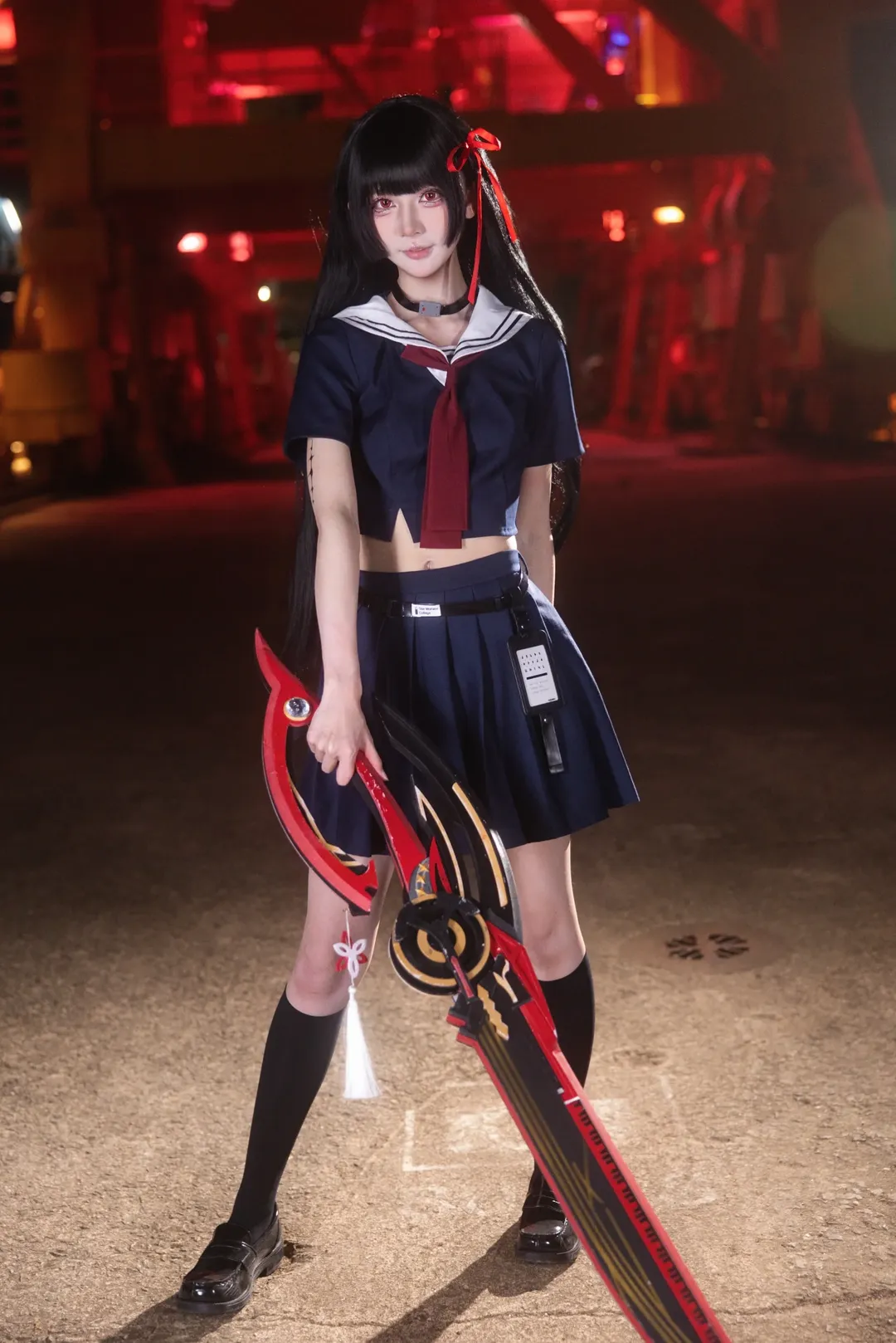 【千咲cos】鳴潮千咲正片，這套jk水手服配巨型武器太颯了 - 第 6 張
