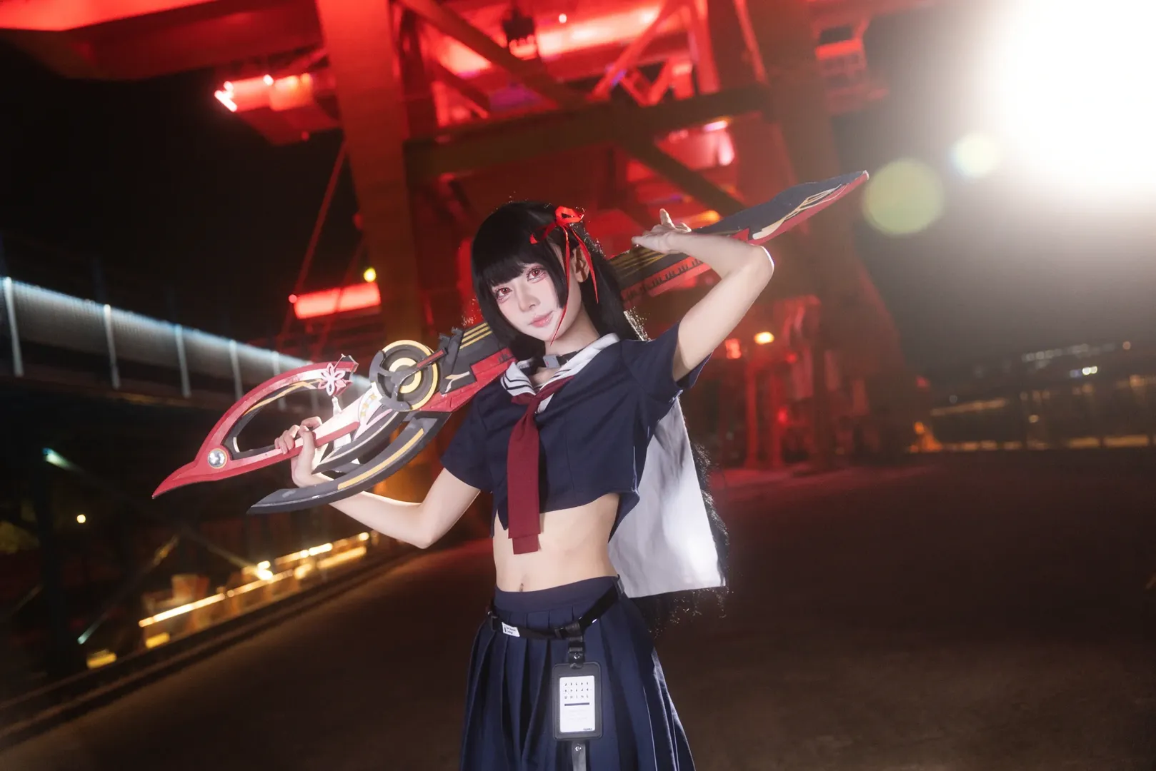 【千咲cos】鳴潮千咲正片，這套jk水手服配巨型武器太颯了 - 第 7 張