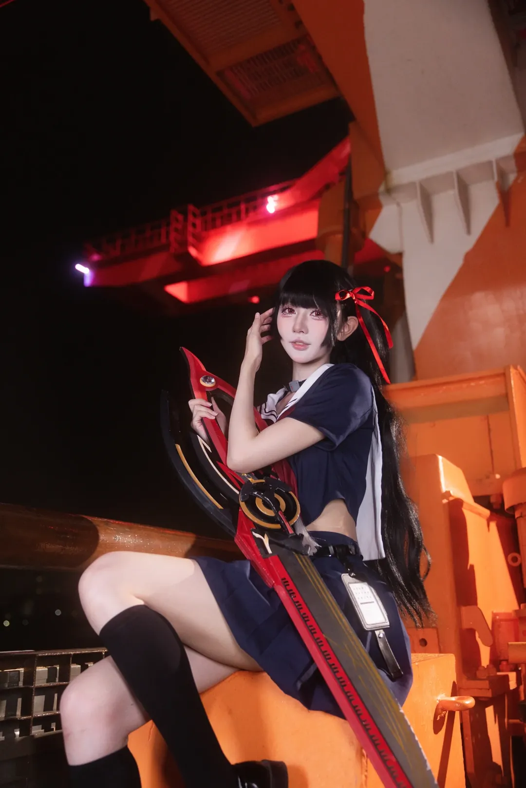【千咲cos】鸣潮千咲正片分享，红黑工业风战损水手服 - 第 5 张