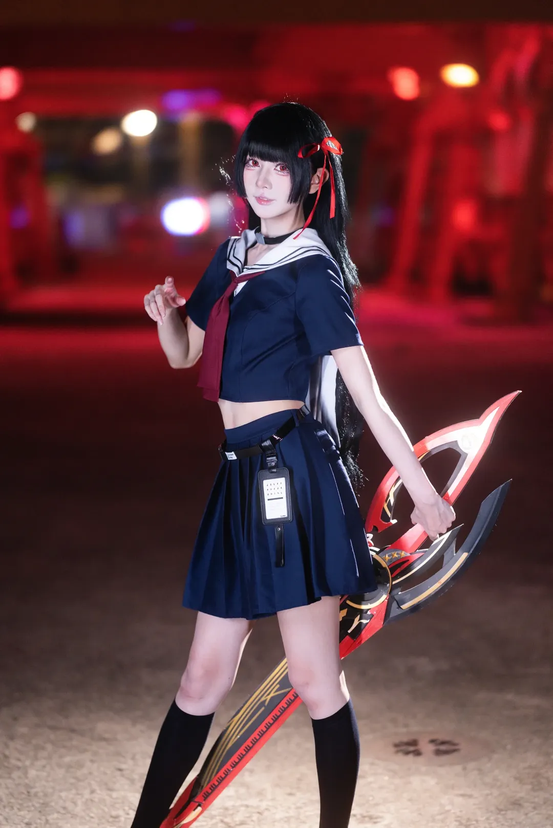 【千咲cos】鸣潮工业风夜景中的水手服巨刃 - 第 3 张