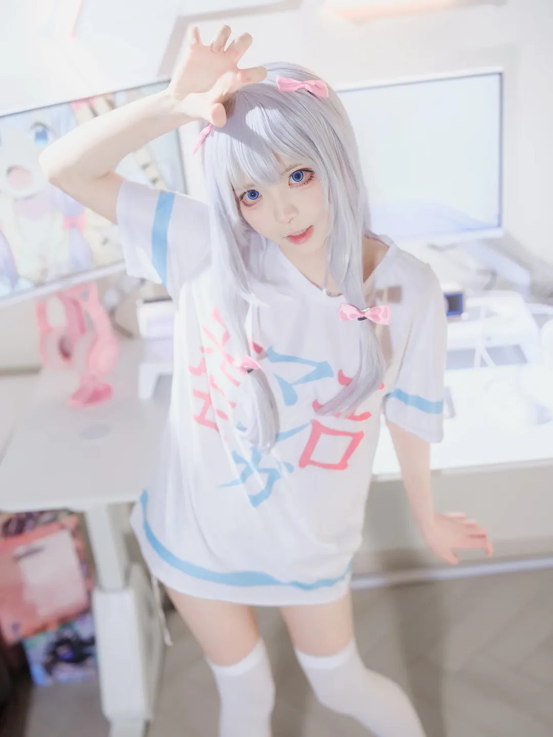【和泉紗霧cos】埃羅芒阿老師 白T恤與白絲的電競房日常 - 第 2 張