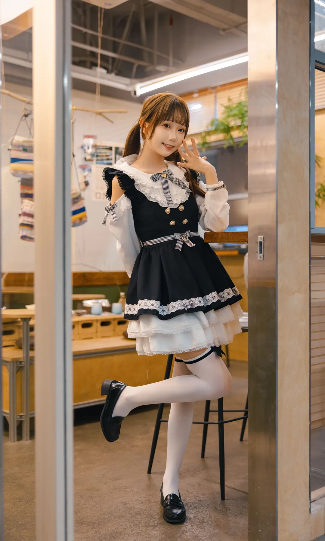 日系冷色调JK写真 黑白洋装白丝吊带的元气少女 - 第 5 张