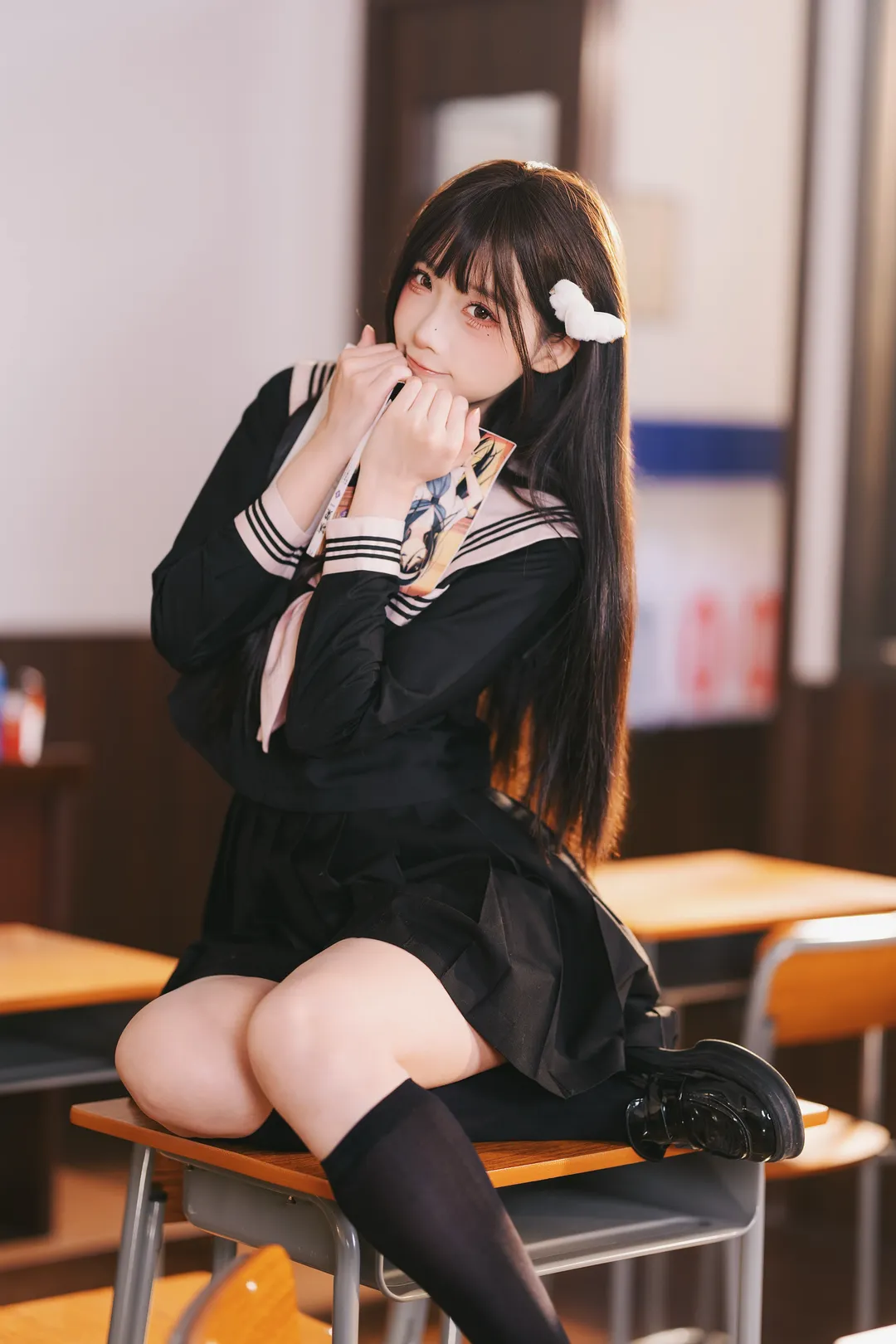 放学后的日系教室，黑水手服与黑丝长袜少女写真 - 第 11 张