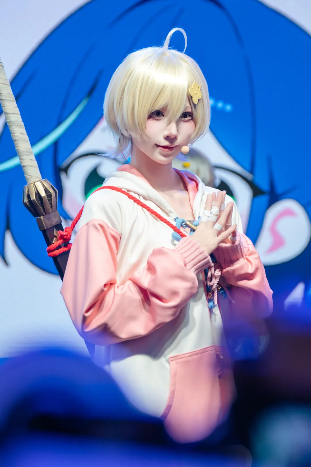 【四葉cos】TGS2026的pearl in Blue粉白連帽衫與道具劍 - 第 1 張