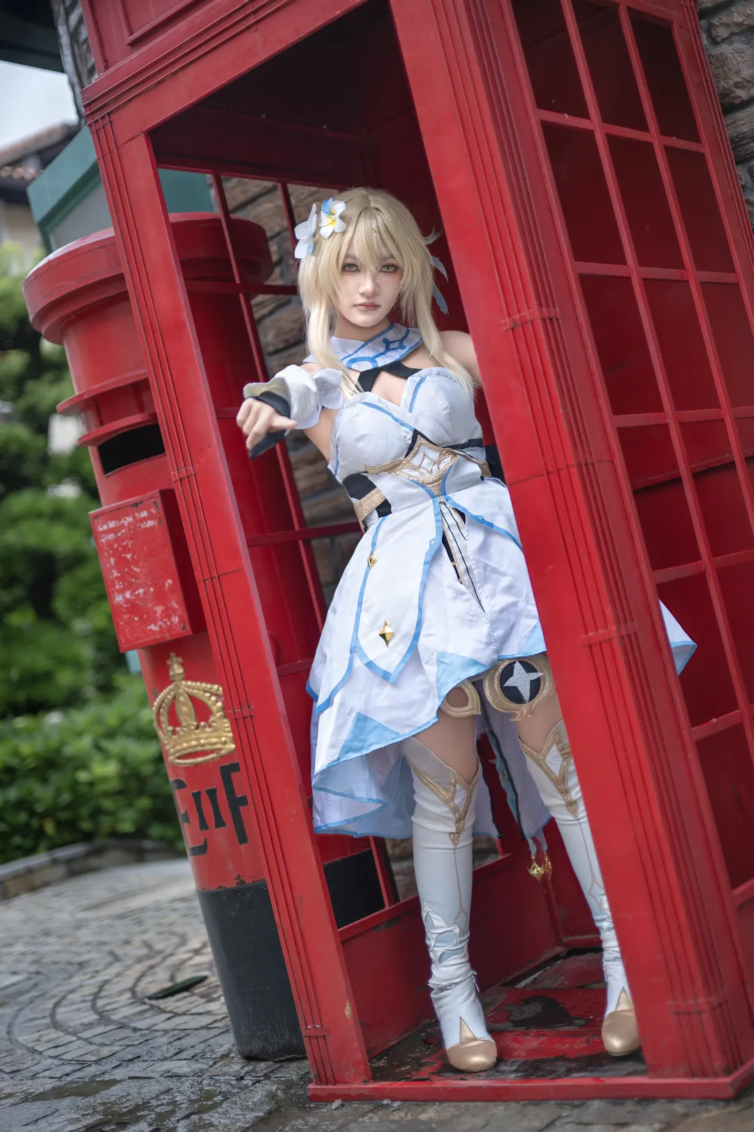 【熒cos】原神旅行者英倫街頭出發，花籃與向日葵的假日 - 第 3 張