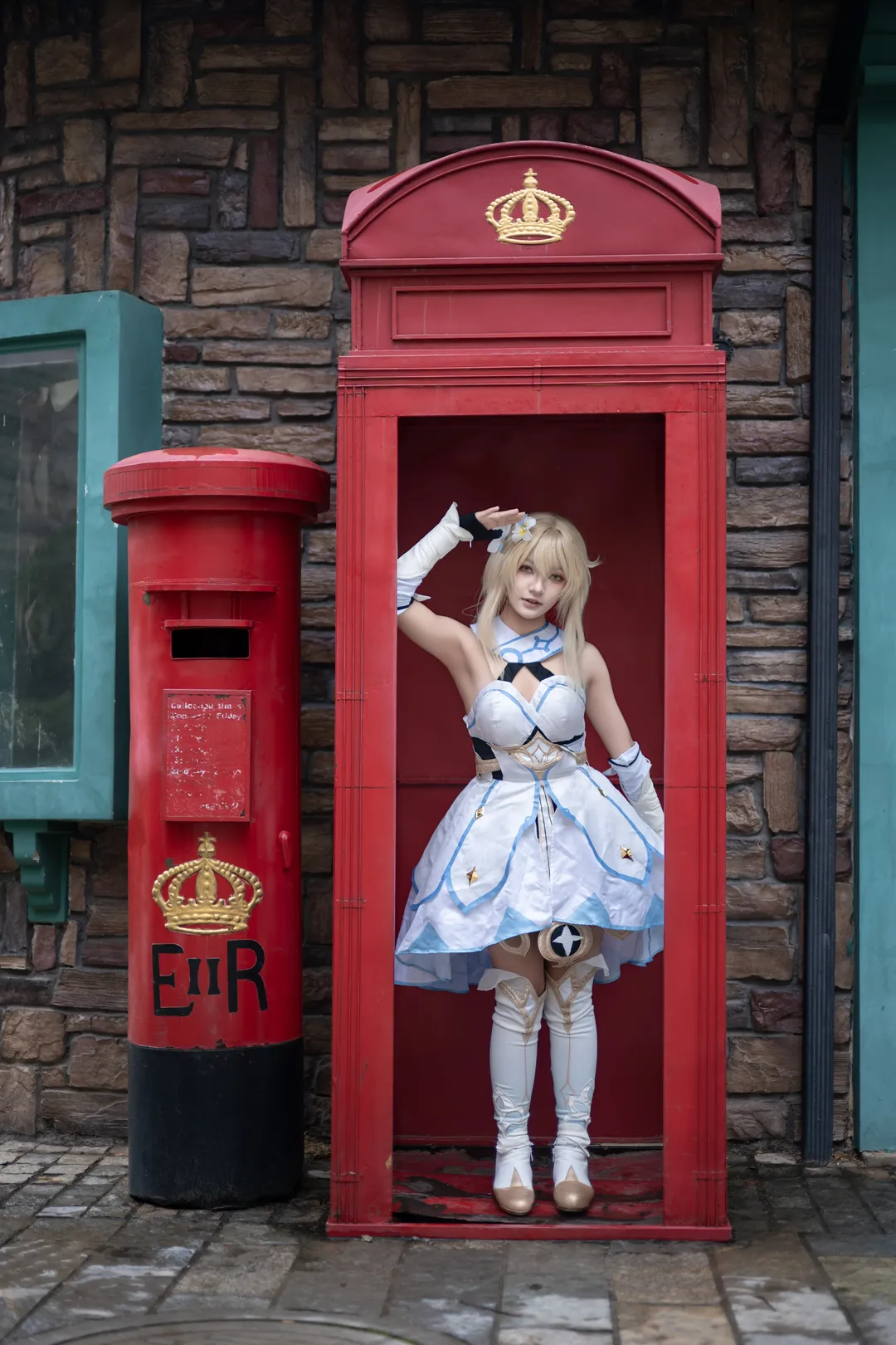 【熒cos】原神旅行者英倫街頭出發，花籃與向日葵的假日 - 第 4 張