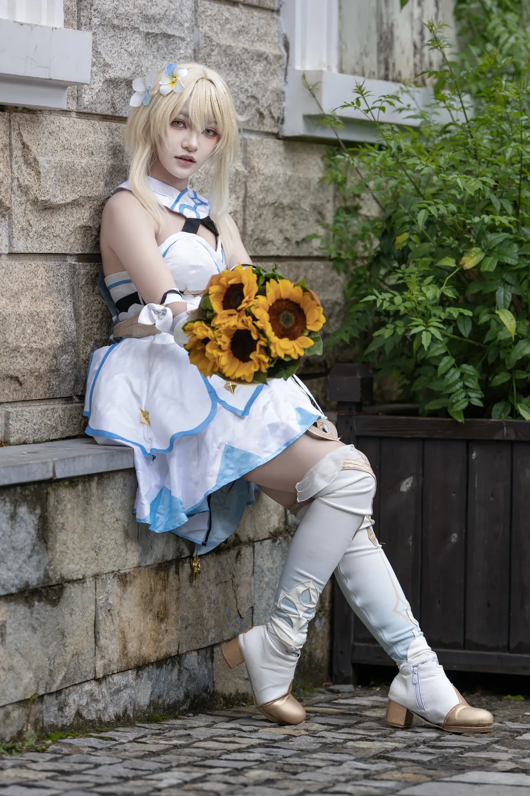【熒cos】原神旅行者英倫街頭出發，花籃與向日葵的假日 - 第 6 張