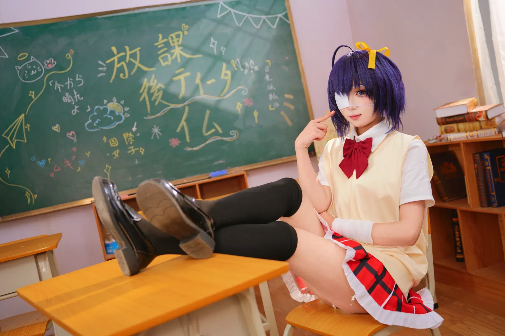 小鸟游六花cos，在教室还原中二病也要谈恋爱的日常 - 第 1 张