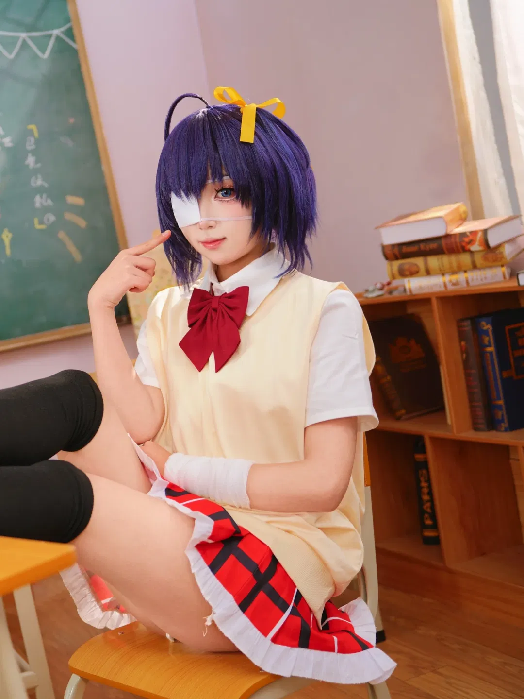 小鸟游六花cos，在教室还原中二病也要谈恋爱的日常 - 第 3 张
