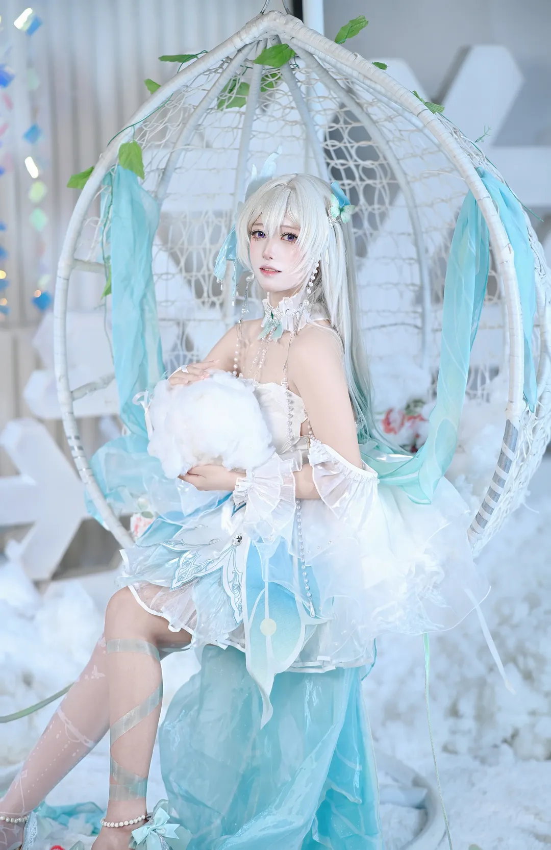 【流萤cos】崩坏星穹铁道流萤逐光，雪景吊椅氛围感拉满 - 第 4 张