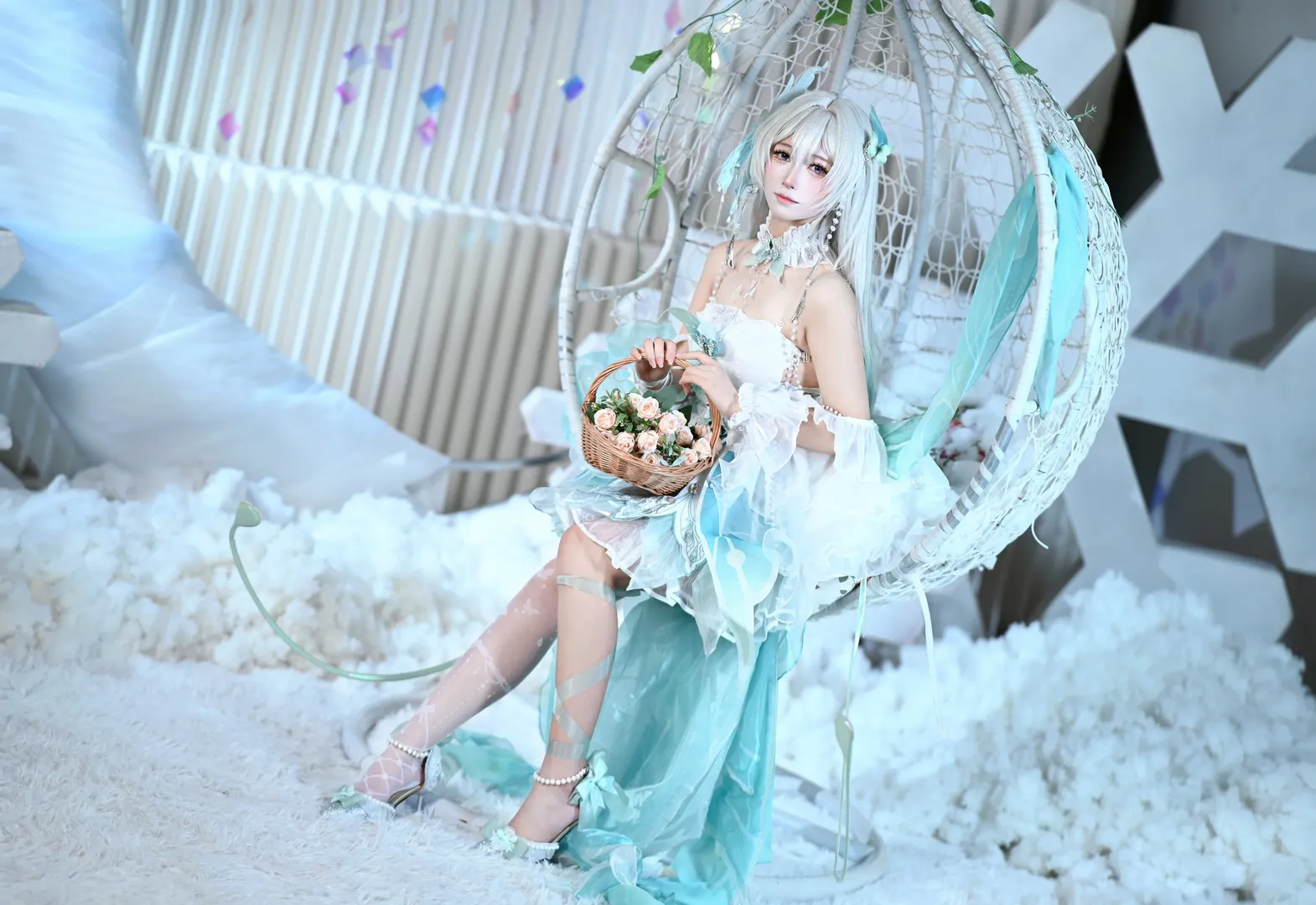【流萤cos】崩坏星穹铁道流萤逐光，雪景吊椅氛围感拉满 - 第 7 张