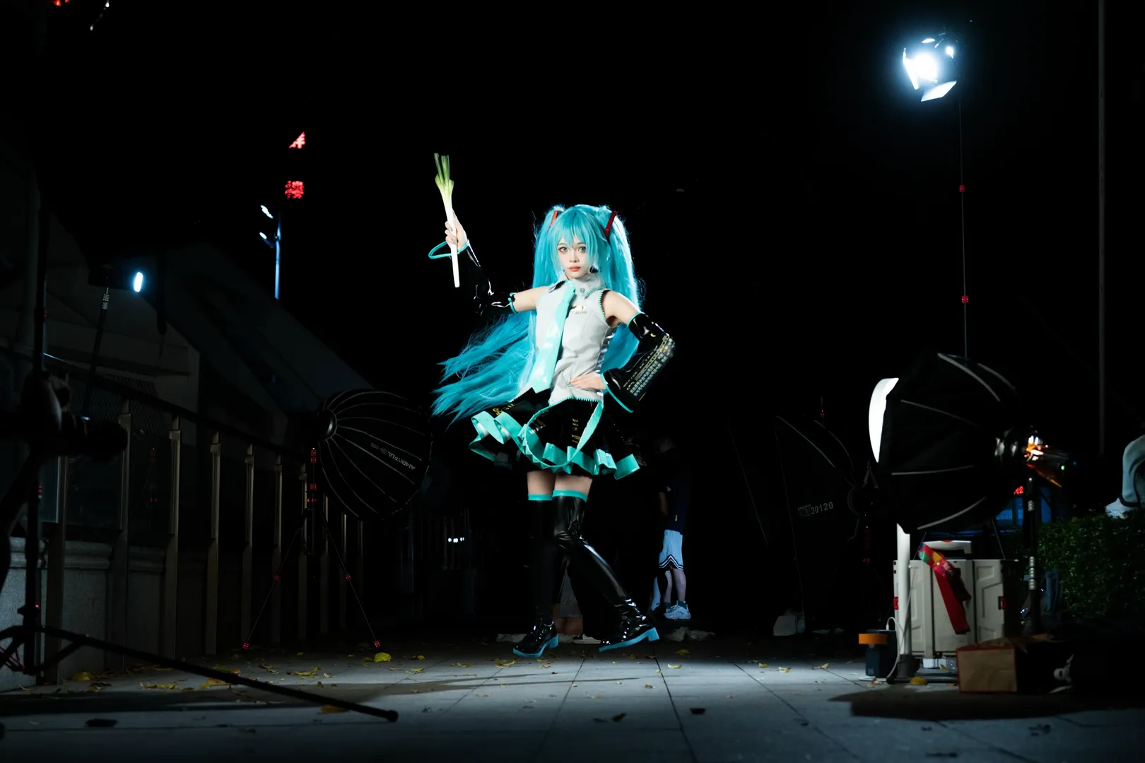 【初音未来cos】动漫星城夜色下的葱之使者 - 第 2 张