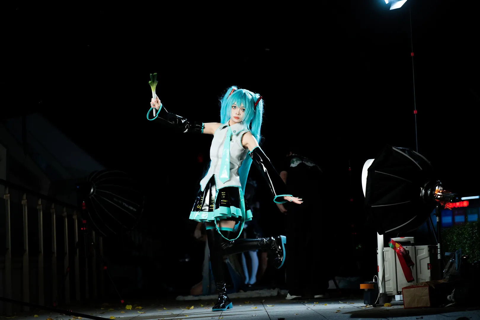 【初音未来cos】动漫星城夜色下的葱之使者 - 第 3 张