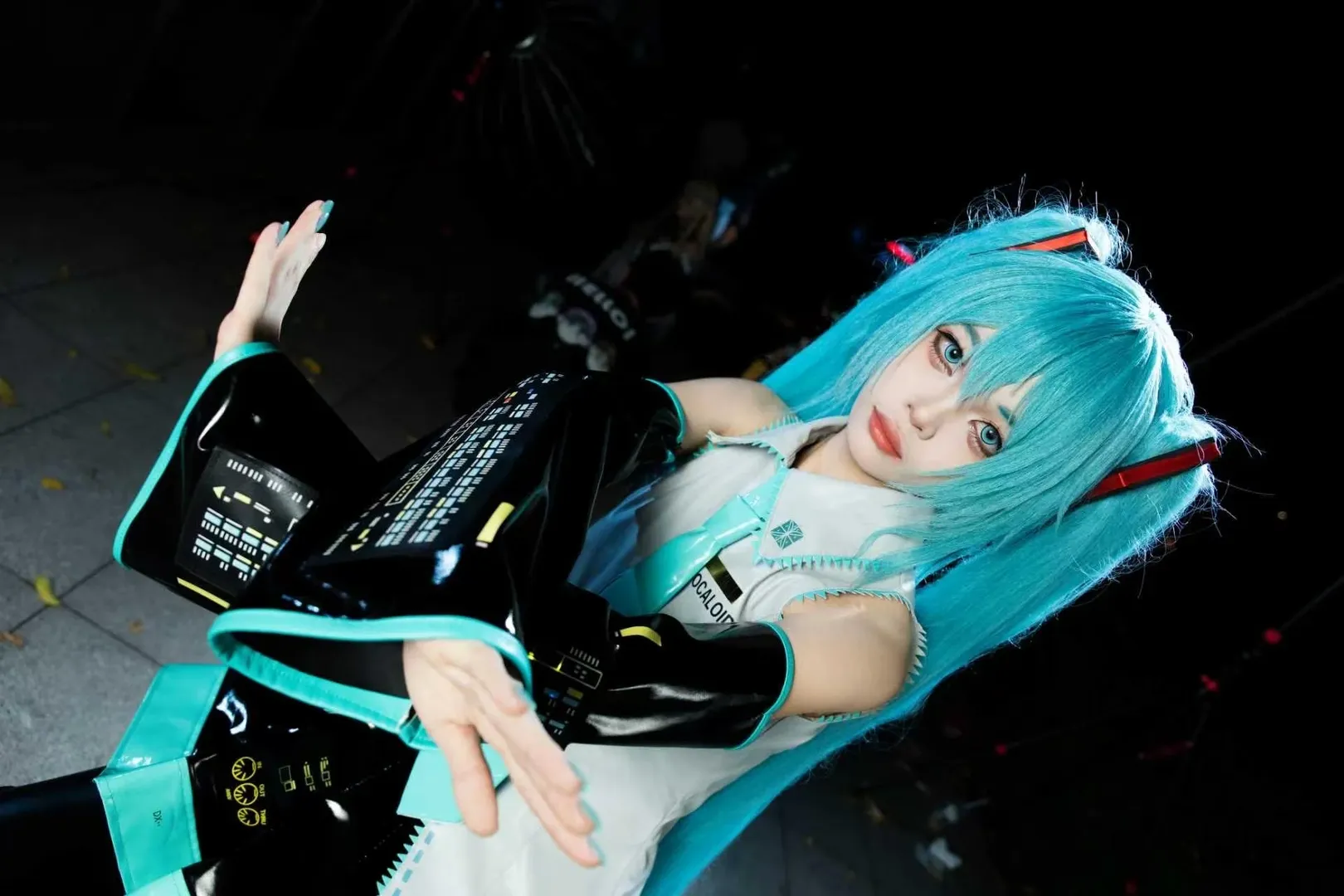 【初音未来cos】动漫星城夜色下的葱之使者 - 第 4 张