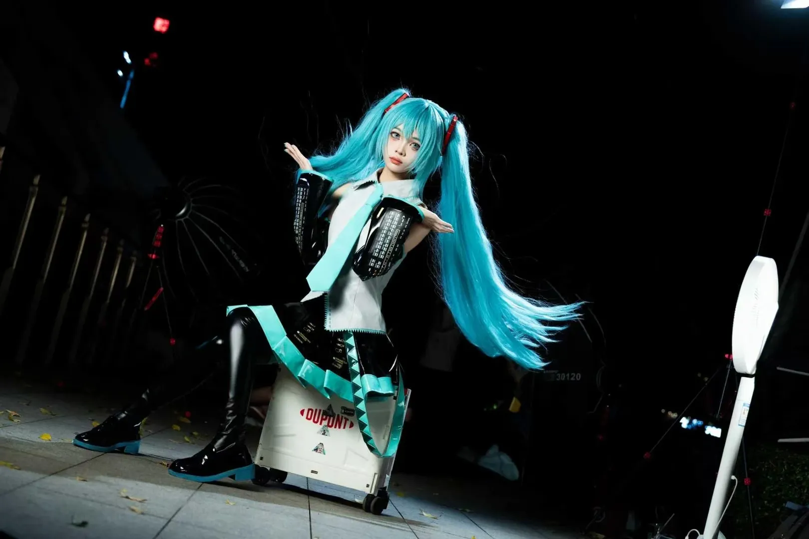 【初音未来cos】动漫星城夜色下的葱之使者 - 第 7 张