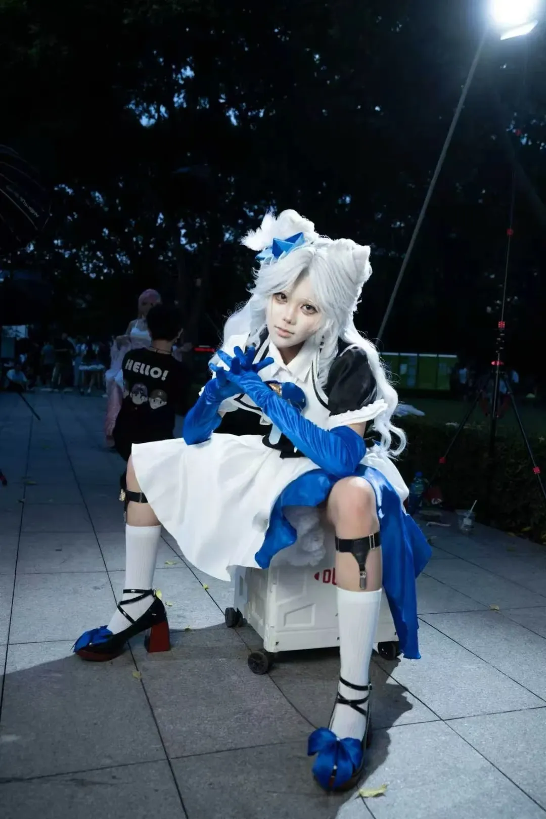 【小诗人cos】第五人格暗夜提裙少女的夜拍记录 - 第 4 张