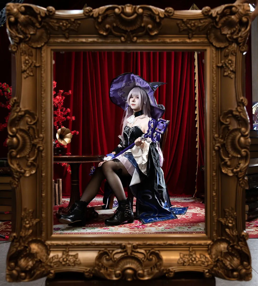 【大黑塔cos】地王广场的复古魔女，优雅黑丝造型分享 - 第 4 张