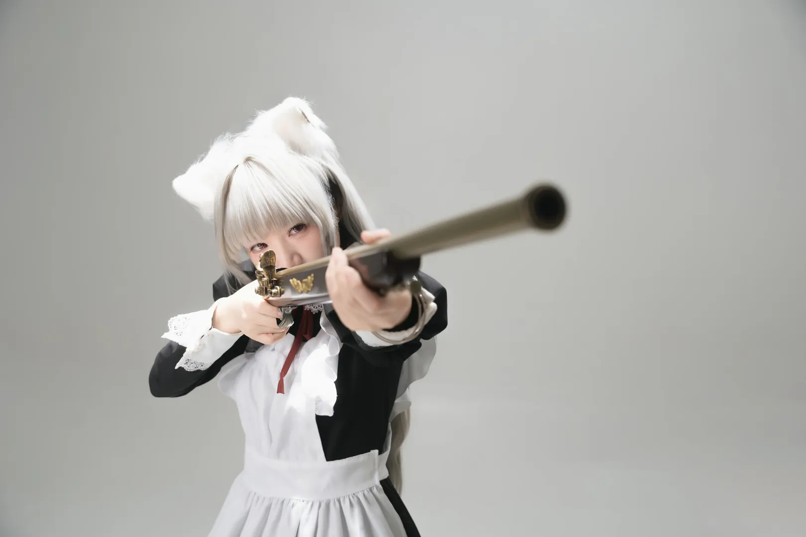 白棚里的女仆装长枪动作分享 - 第 5 张