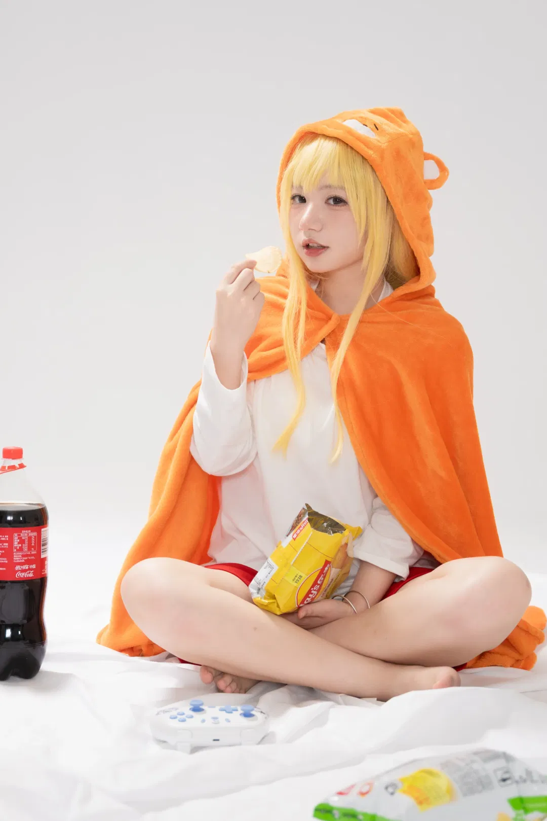 【小埋cos】干物妹小埋的宅家日常，吃零食打游戏 - 第 1 张