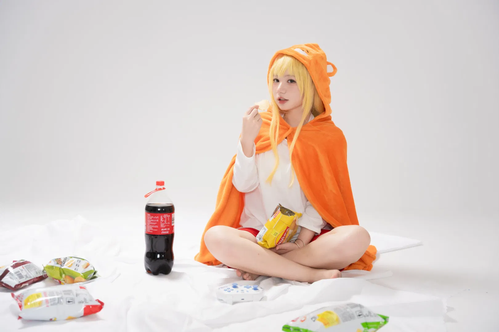 【小埋cos】干物妹小埋的宅家日常，吃零食打游戏 - 第 2 张