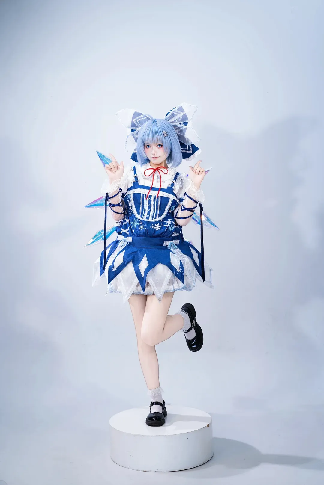 【琪露诺cos】东方project的冰之妖精，蓝白水晶裙摆真的太梦幻了 - 第 7 张