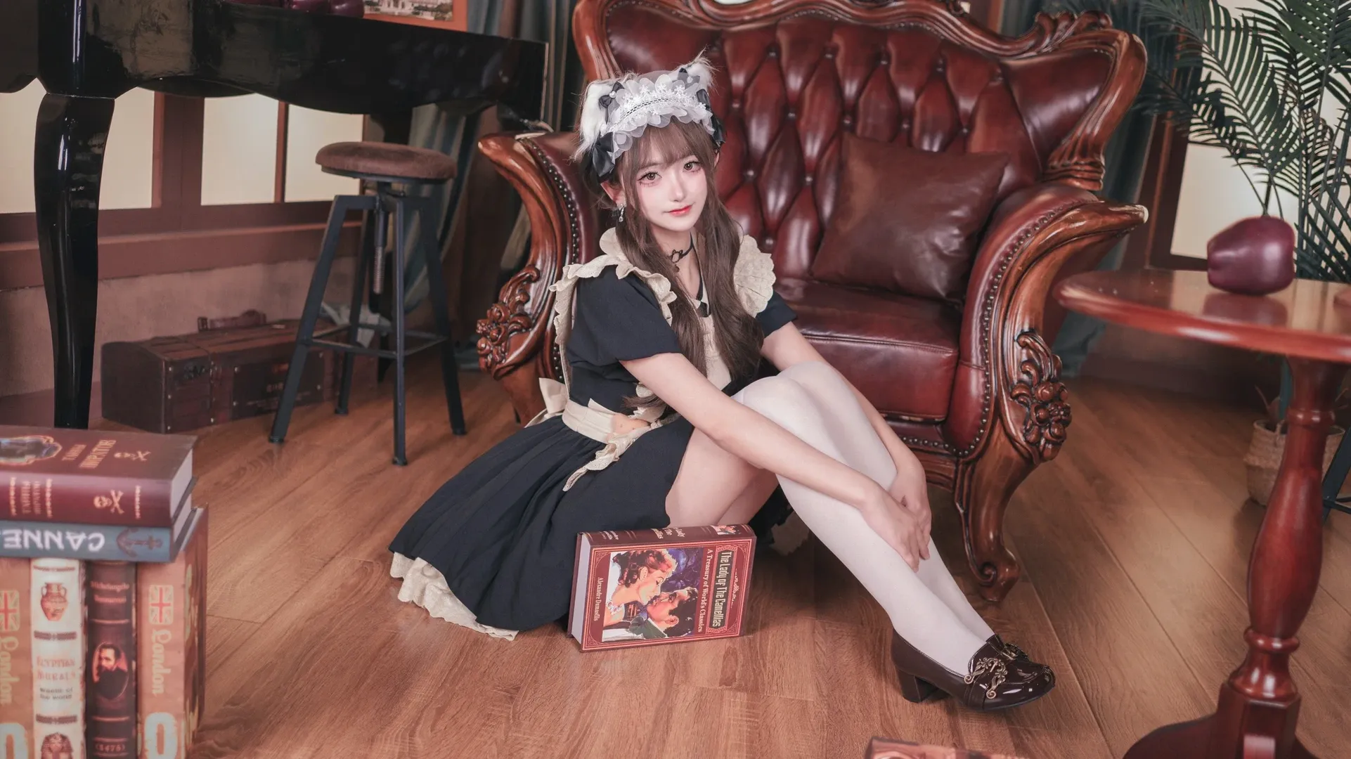 復古書房裡的貓系女僕裝，偽少蘿日常 - 第 4 張
