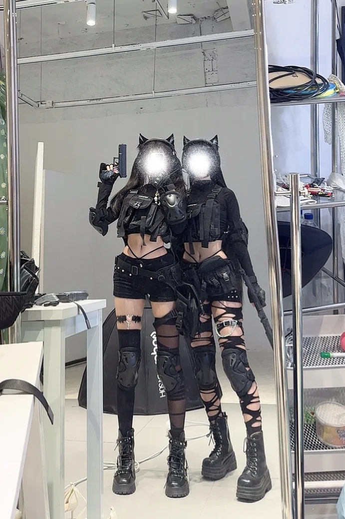 硬核战术装备与猫耳的反差感