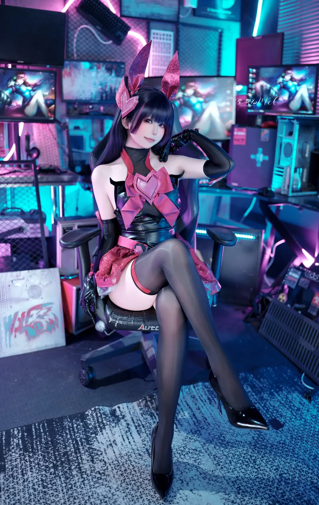 守望先锋Dva兔女郎cos，赛博朋克电竞房等你哦 - 第 3 张