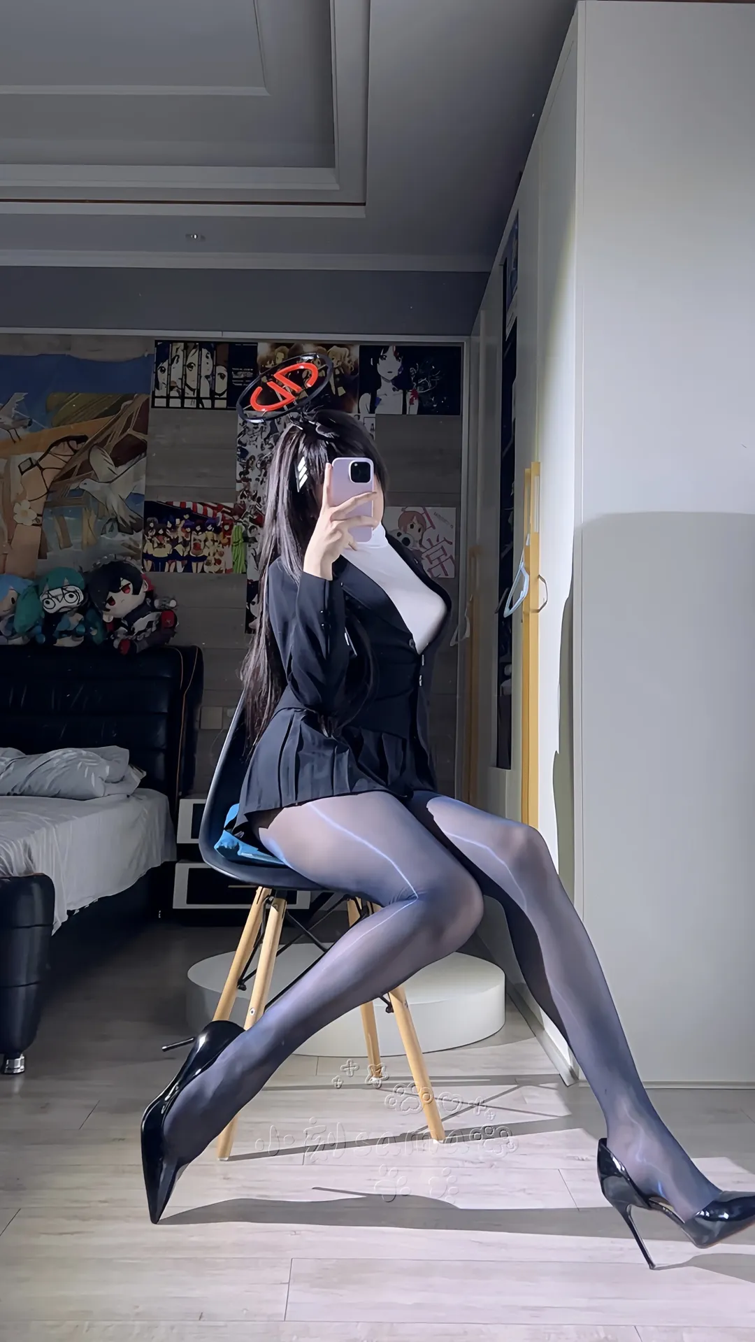 【调月莉音cos】蔚蓝档案的理性会计，西装与灰白丝袜的搭配尝试 - 第 2 张