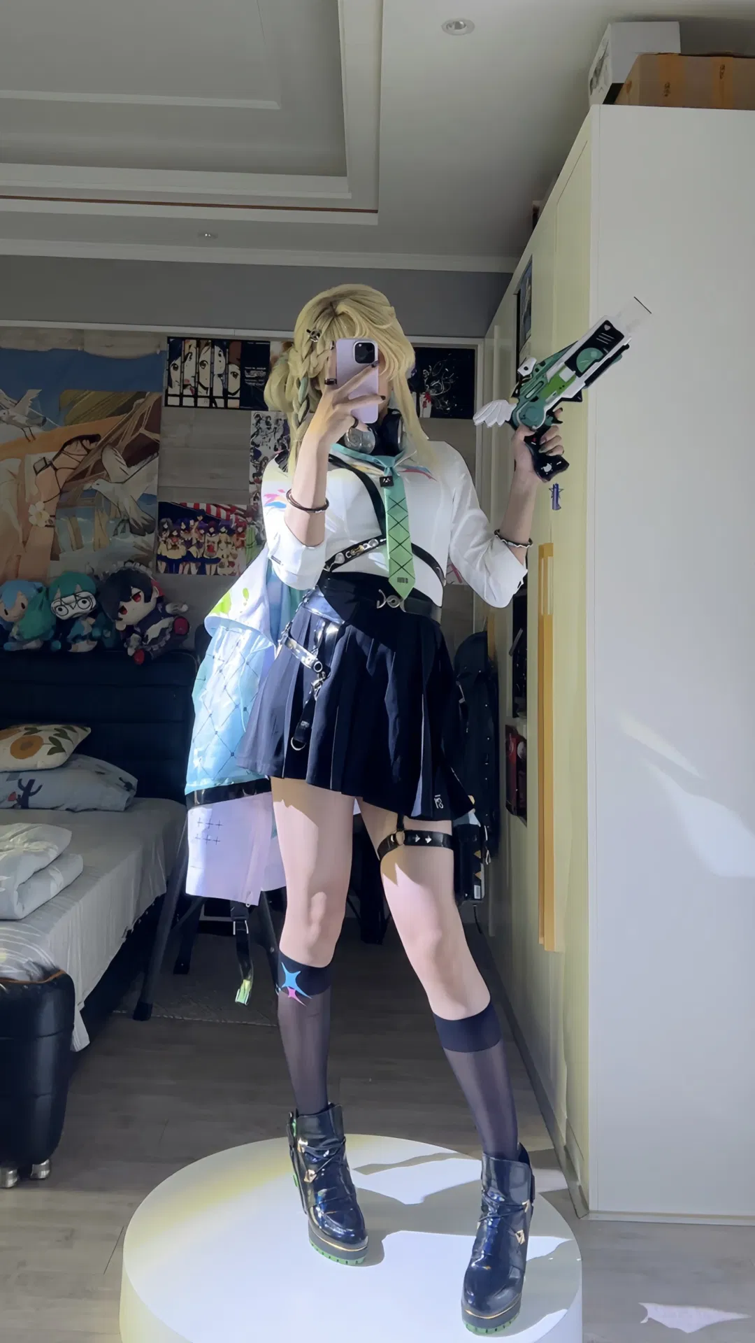【琳奈cos】鸣潮琳奈常服造型，战术感拉满的日常穿搭 - 第 1 张