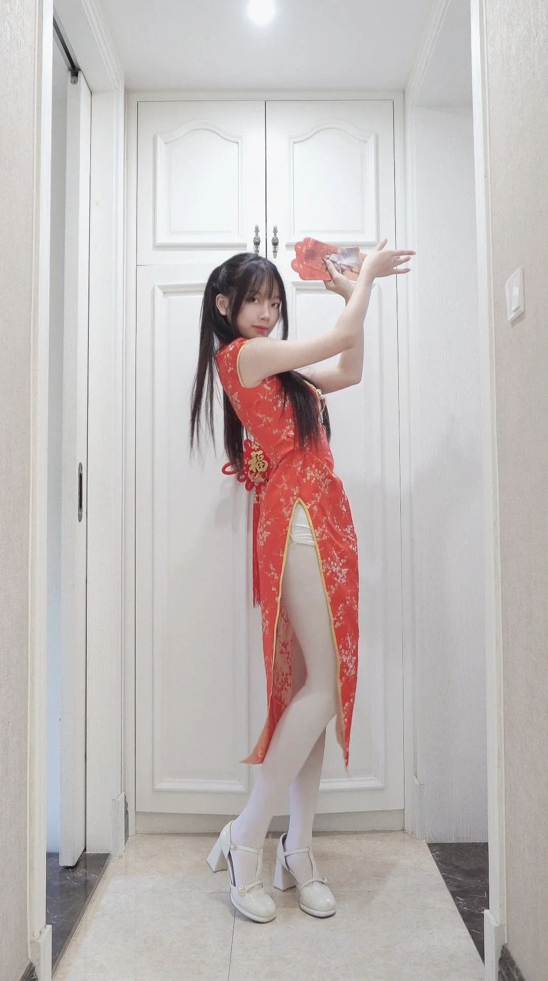 盲袋开出奇怪衣服 意外搭出财神新春氛围感 - 第 1 张