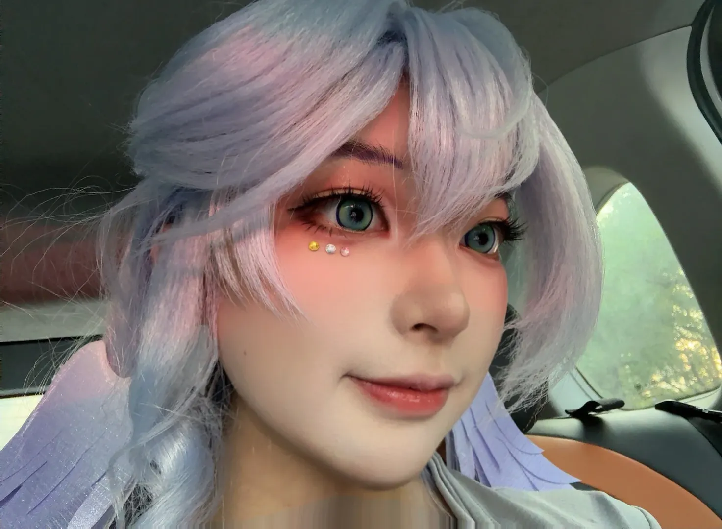 【知更鳥cos】淺紫短髮與藍瞳妝容的細節拆解 - 第 1 張