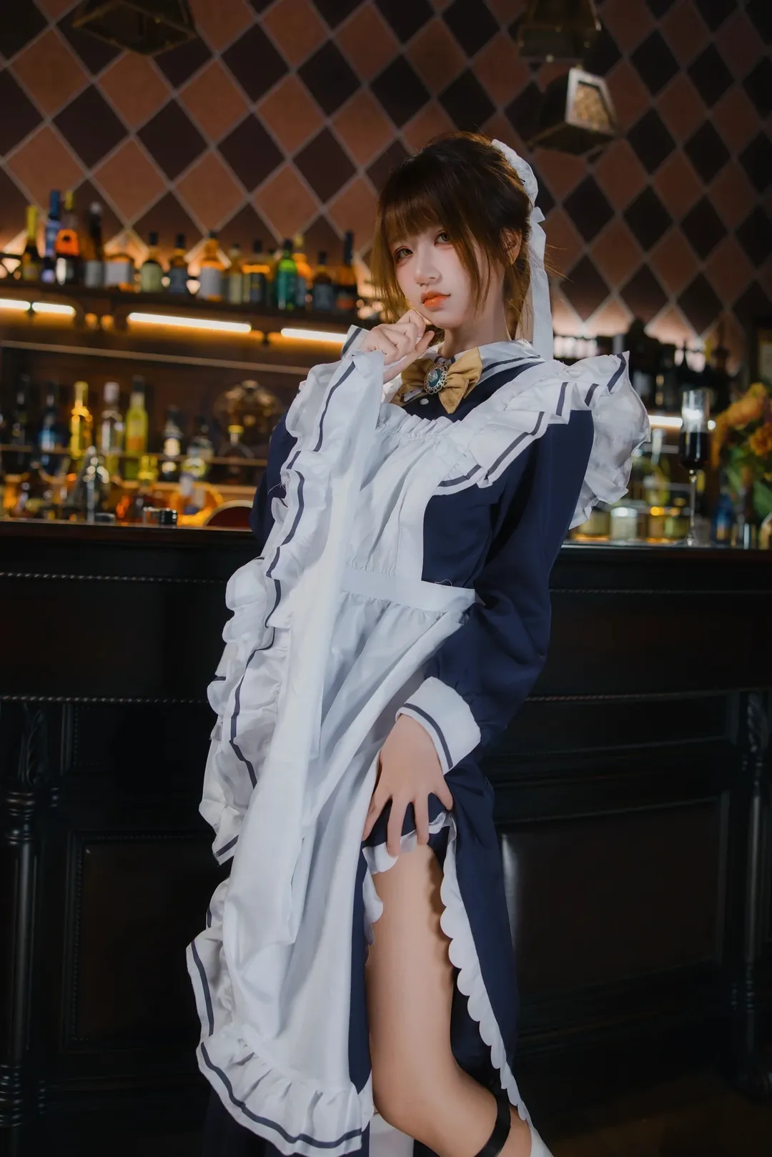 吧台限定女仆写真，掀裙子真的只是因为凳子太挤了 - 第 2 张