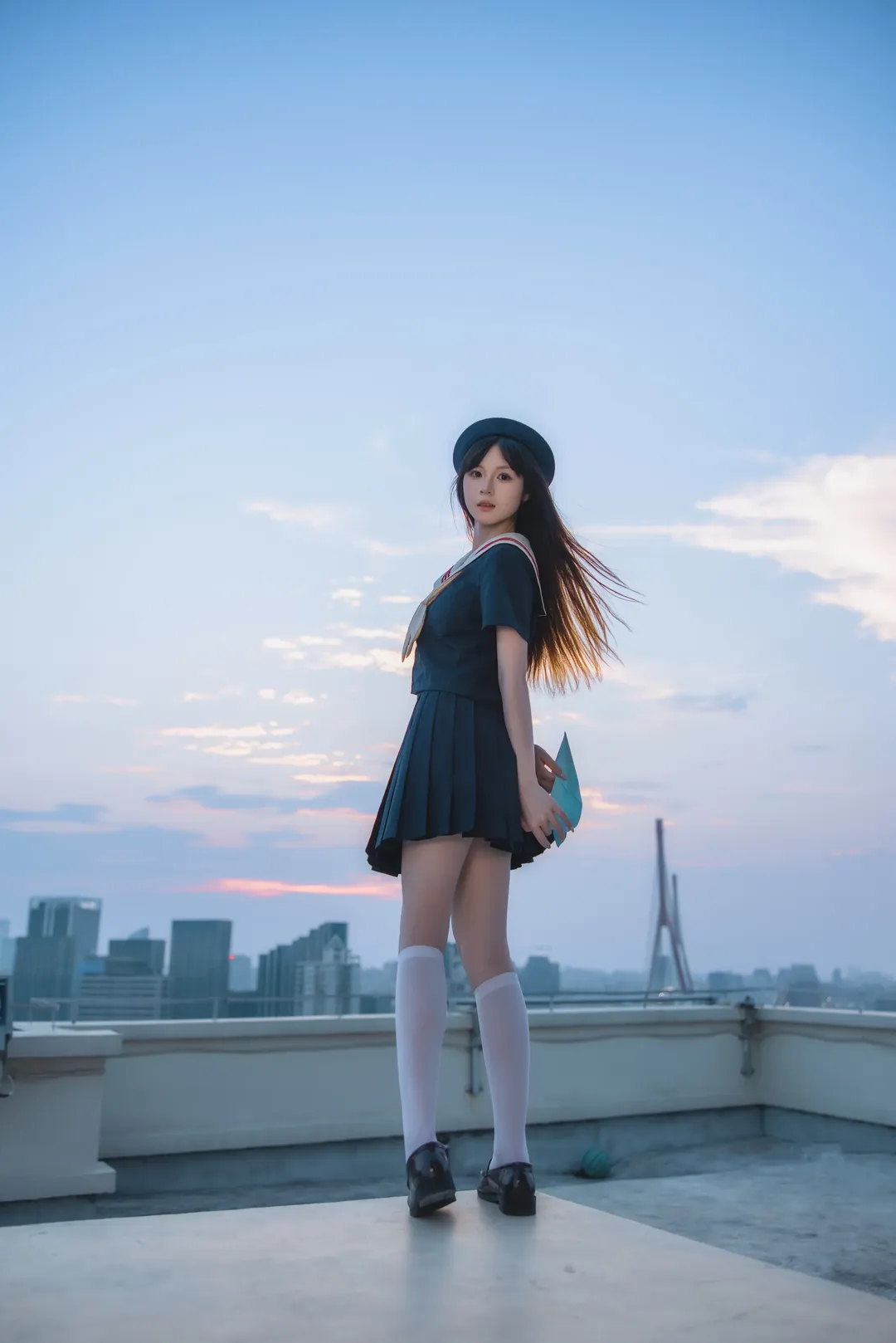 天台黄昏下的日系水手服少女 - 第 1 张