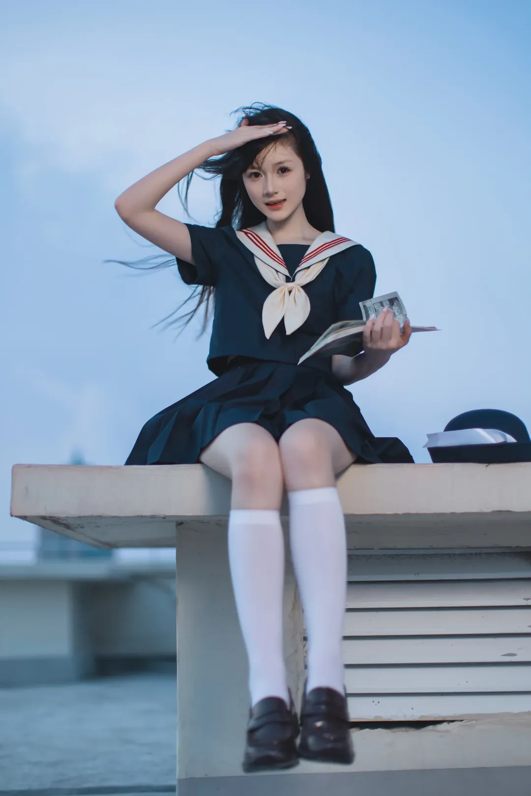 天台黄昏下的日系水手服少女 - 第 3 张