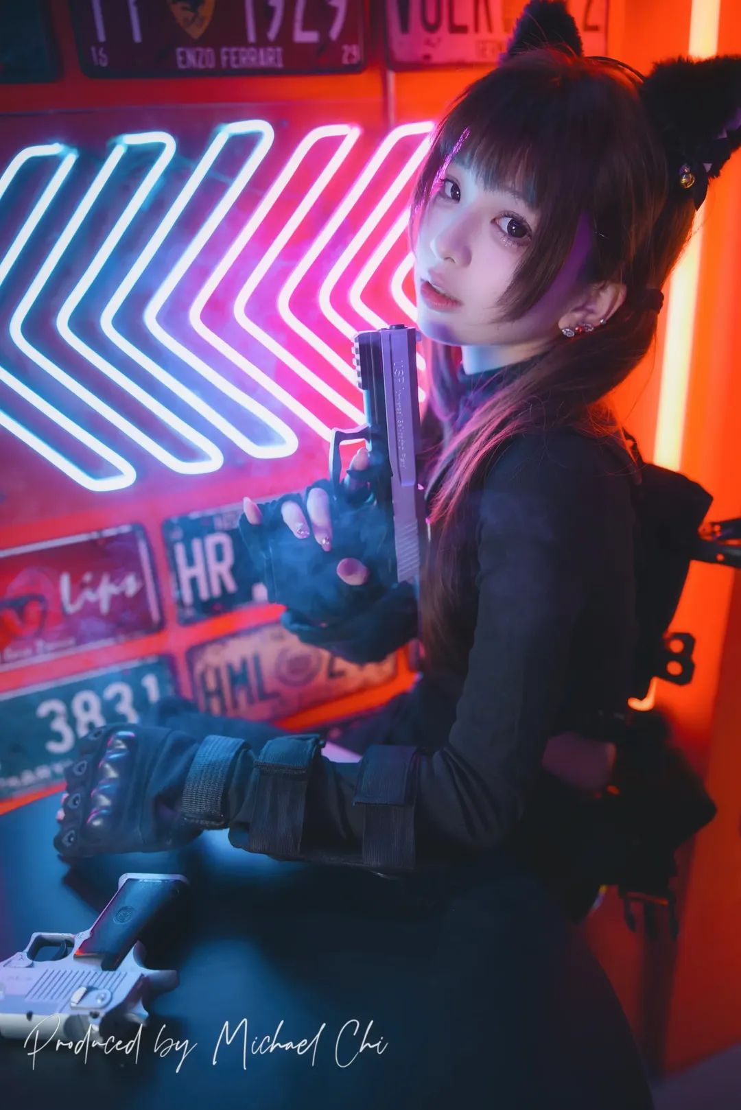 霓虹之下的战术少女 赛博朋克风写真 - 第 3 张