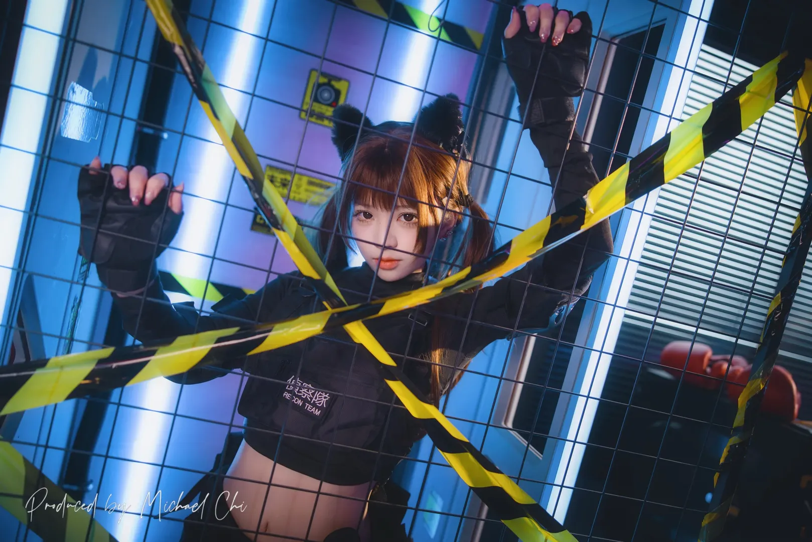 霓虹之下的战术少女 赛博朋克风写真 - 第 4 张