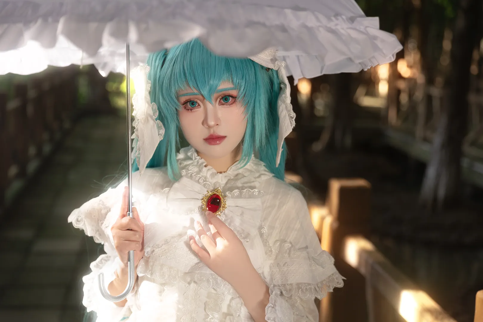 【初音未来cos】花嫁造型的蕾丝与红宝石细节 - 第 3 张