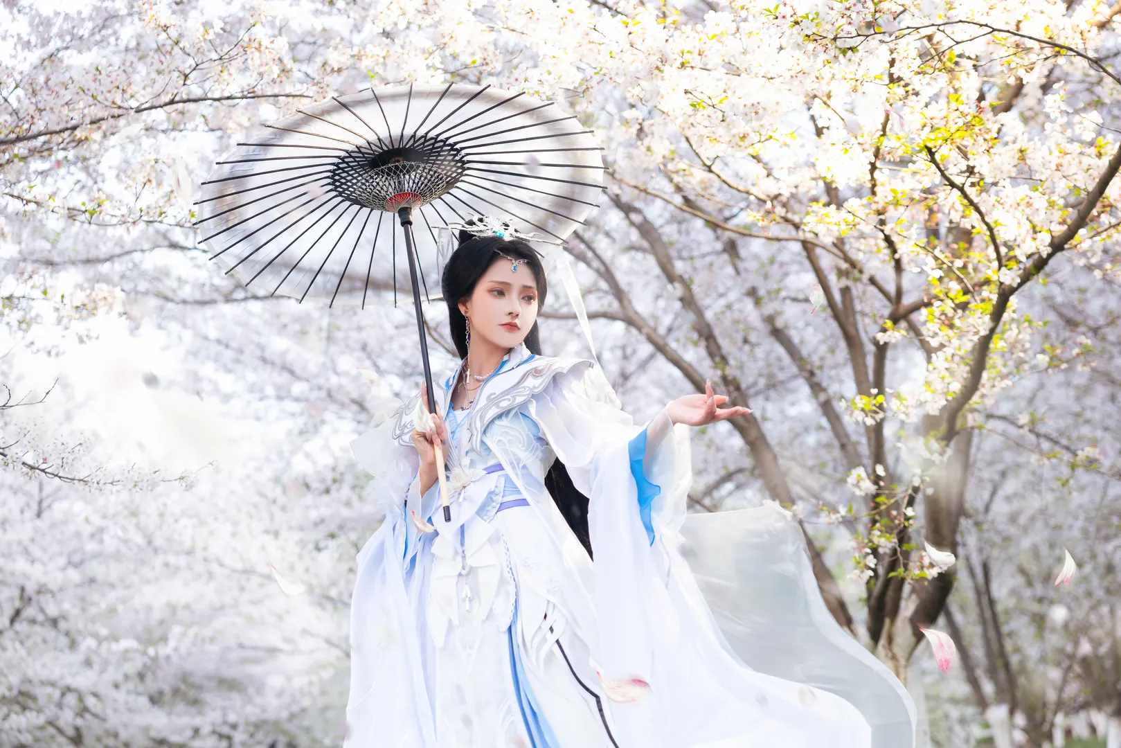 【李慕婉cos】仙逆花下撐傘，一襲白衣等君歸 - 第 3 張